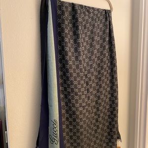 Gucci scarf / wrap